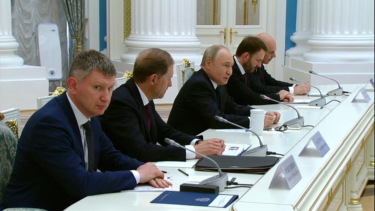Путин начал встречу с представителями российского бизнеса