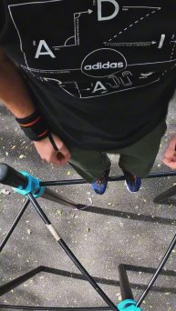 Когда подтягивался и залетел на турник