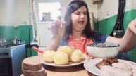 Волчица. Мукбанг обжорство занимаюсь важными делами и мукбаню