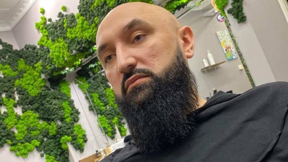 Актера Хабарова заочно приговорили к девяти годам колонии за фейки о ВС РФ