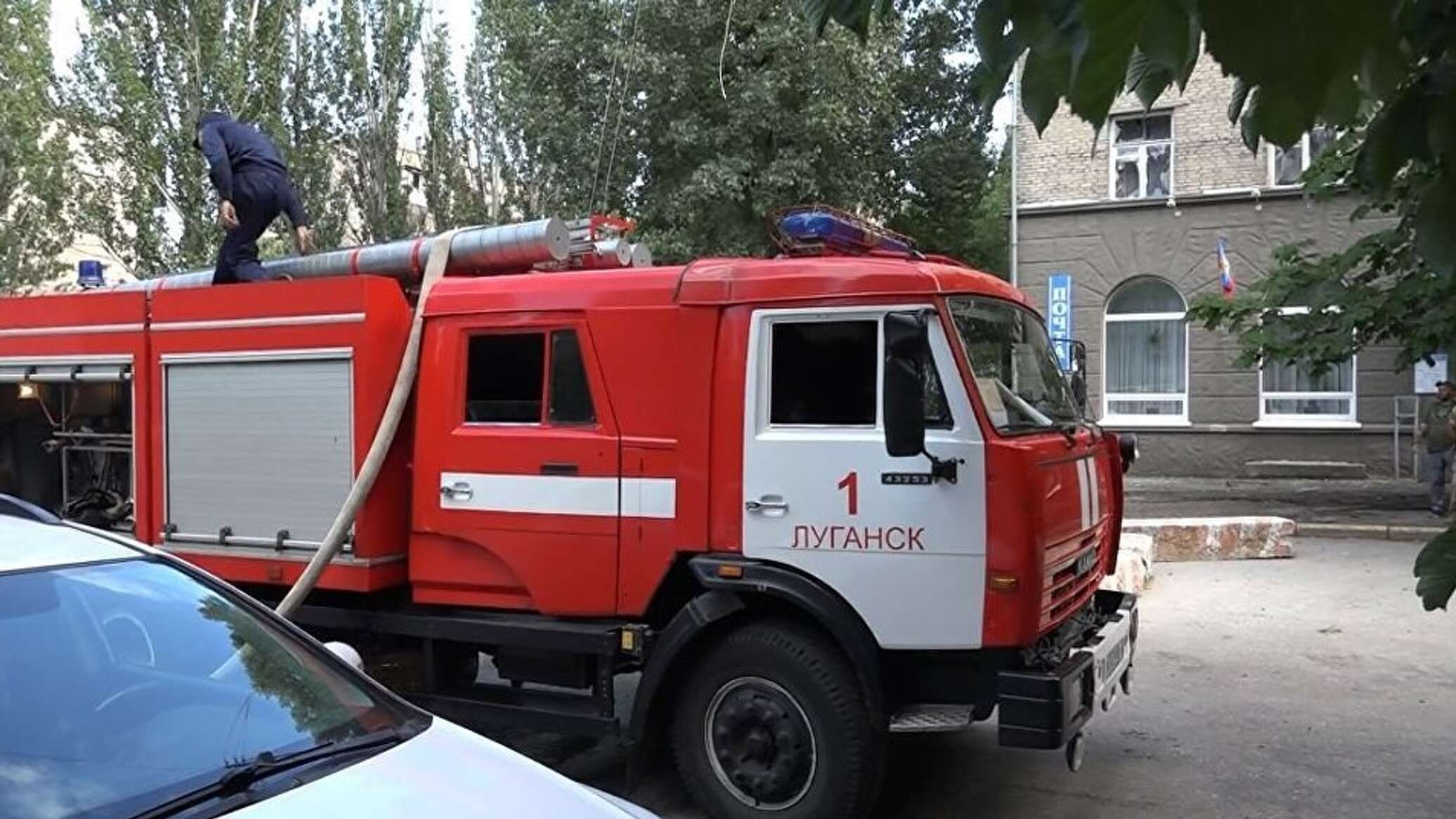 шол на Чапаева за банк картами и увидел 2 пожарных КАМАЗа