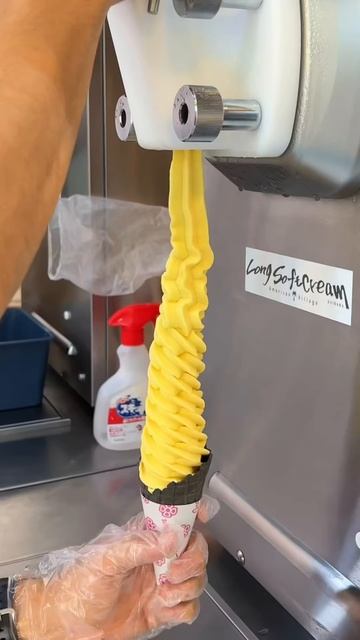 hSQ63Lcu_rA - 日本一高いソフトクリーム！しかし値段は安い！アメリカンビレッジにある「Long Soft Cream」#ソフトクリーム #japanesefood #japantravel