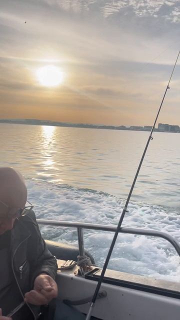 Утром рано в море на рыбалку.     ☀️🌊🚤🎣