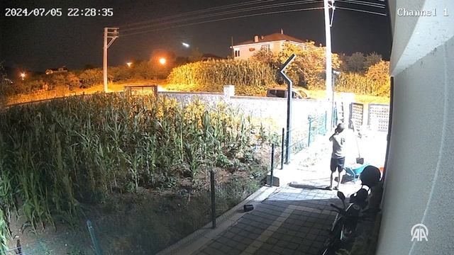 Камера наблюдения в турецкой Сакарье засняла падение