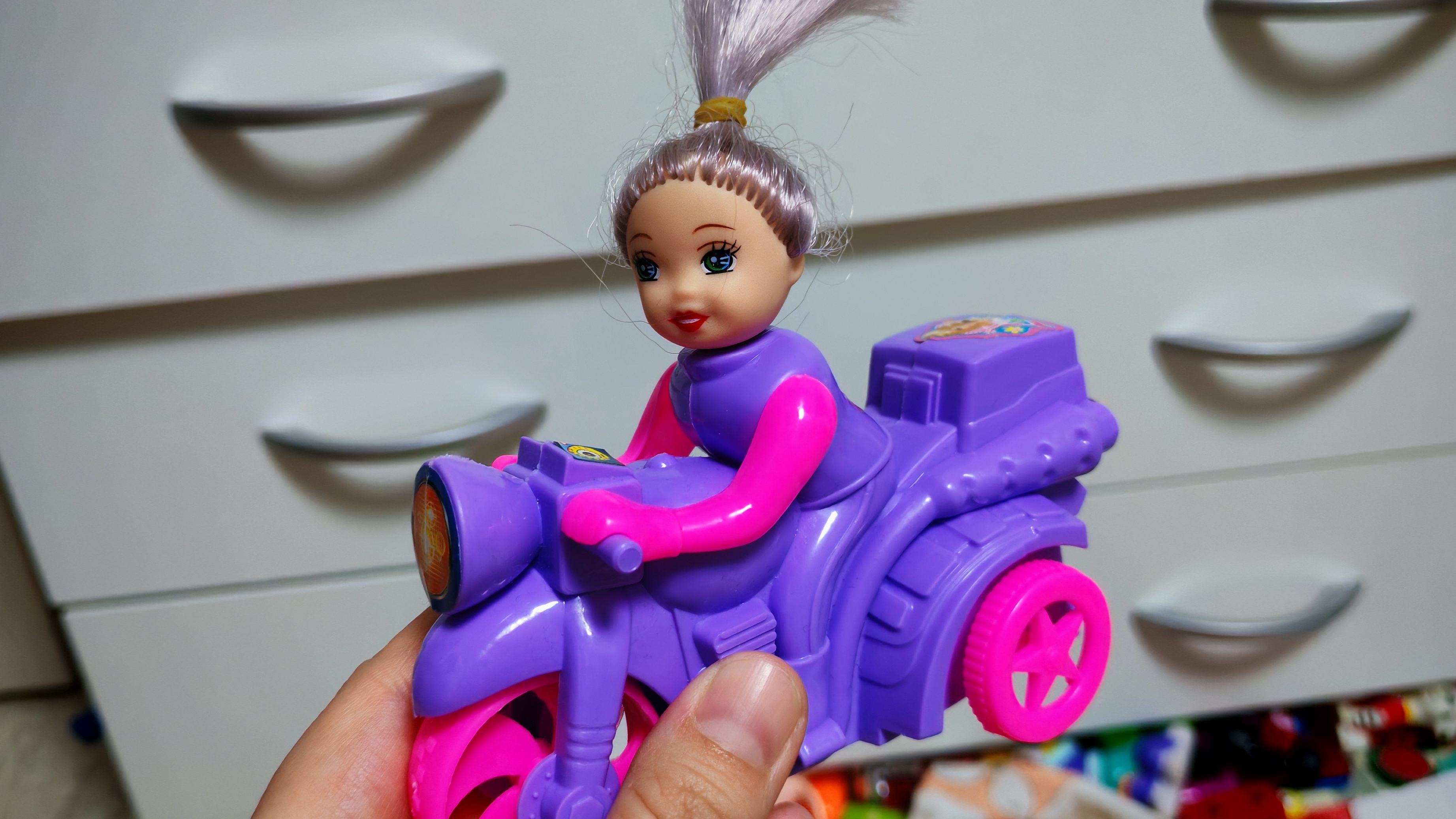 играем в детскую куколку на мотоцикле, детские игры