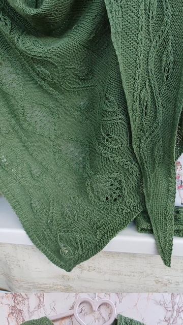 Шаль асимметричная "Парижанка" , вязаная спицами, цвет пепельно- зелёный, полынь.