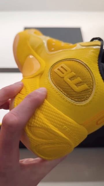 Баскетбольная модель Bricks & Wood x New Balance Fresh Foam BB v3