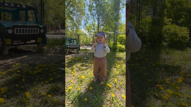 Володя рассказывает стихи. Володе 3,9 года