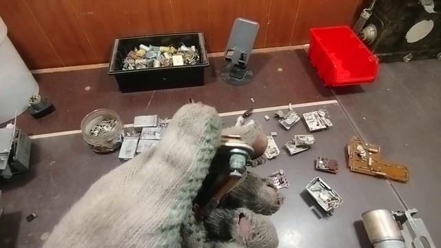 Внутренности РАЦИИ Р-107: серебро палладий. золото отсу
