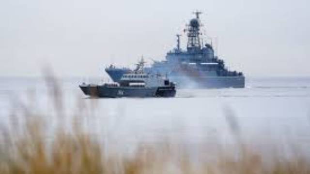 Военные корабли России обеспечивают охрану танкеров в Финском заливе
