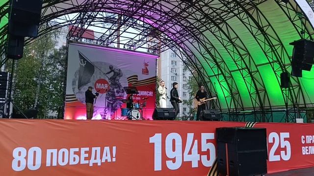 Кавер – группа "Богемия".
За четыре моря......