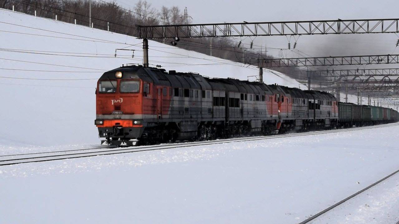 Тепловозы 2ТЭ116У-0202 и 2ТЭ116У-0070. Двойная тяга на подъёме.
