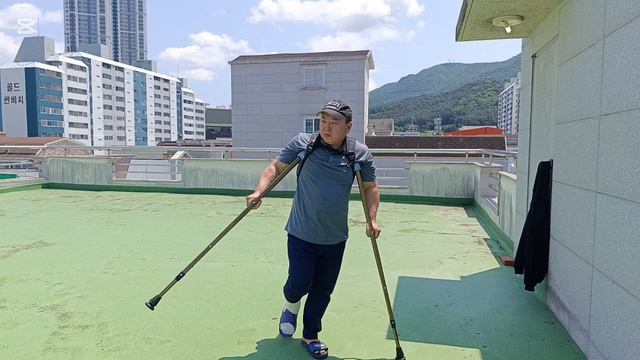 Техника хождения на костылях.Как подниматься и спускаться по лестнице.Влог