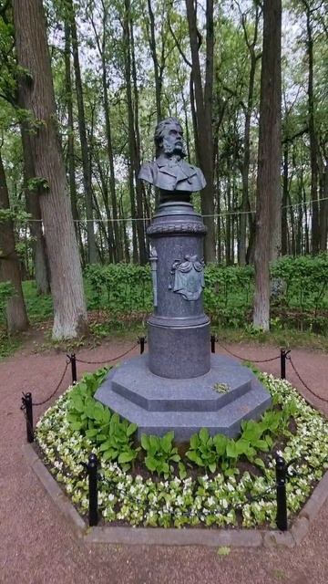 Памятник князю Павлу Петровичу Вяземскому в музее-заповеднике Остафьево Русский парнас