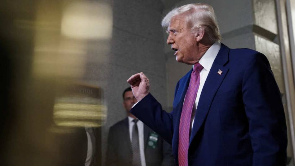 Трамп предупредил Путина, что Россия играет с огнем