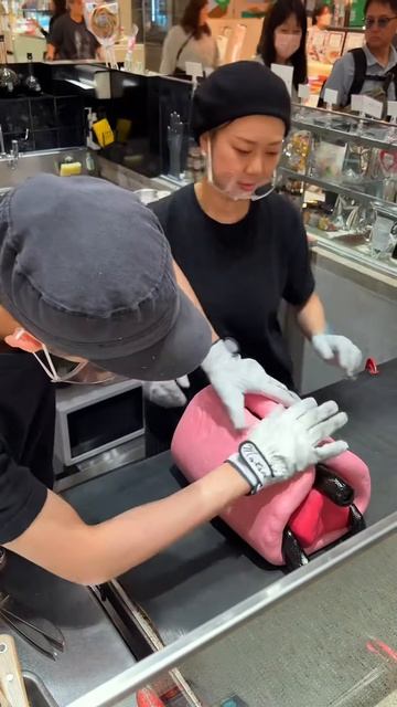 gkHhrZougiY - 職人が作るアートキャンディ！カラフルな飴は可愛くて美味しかった！大阪にある「パパブブレ」#大阪グルメ #japantravel #japanesefood