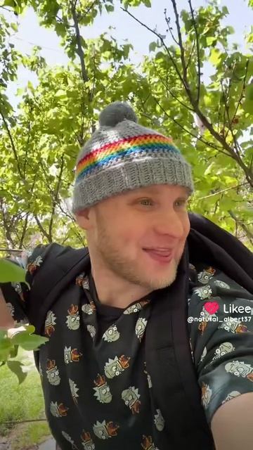два брата сделали себе домик на дереве