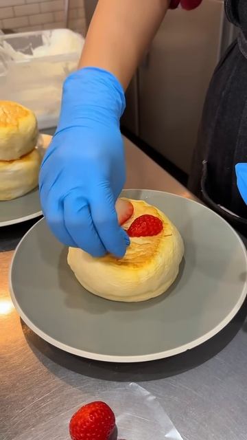 lsgK3DYLqbk - Fluffy strawberry pancakes🍓🥞
