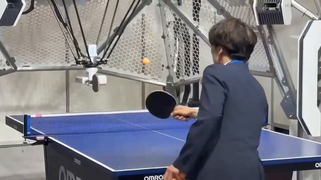 Японцы придумали робота, который мастерски играет в пинг-понг