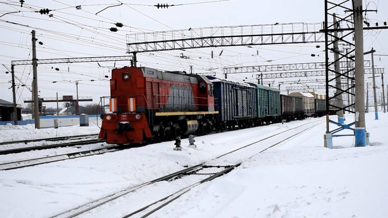 Тепловозы ТЭМ2-7352 и ТЭМ2-6383