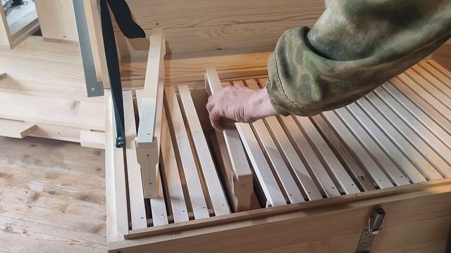 Улей Дадан на 24 рамки, сетчатое дно, двускатная крыша, вставная диафрагма и сетка