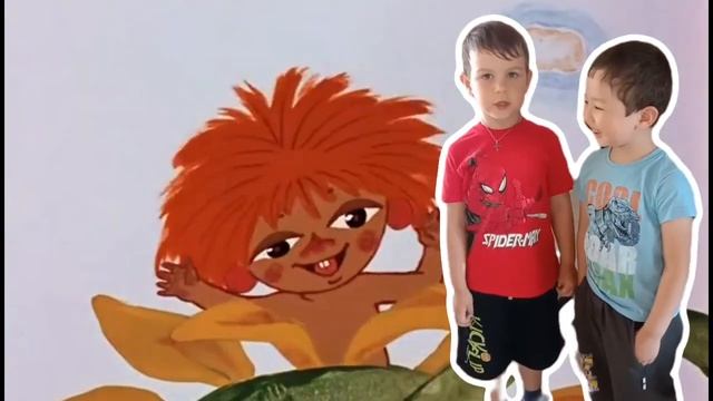 Дети 3-4 лет исполняют песню "Антошка"