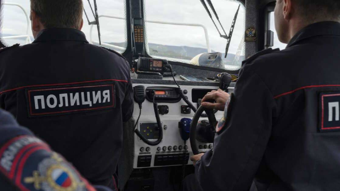 Трое рыбаков пропали без вести в непогоду в Иркутской области