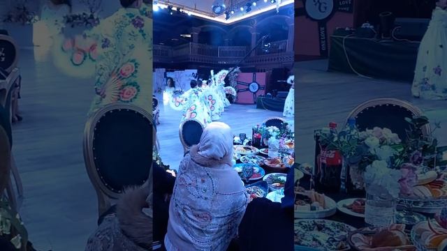 Узбекистан, Фергана, корейский танец с белыми веерами