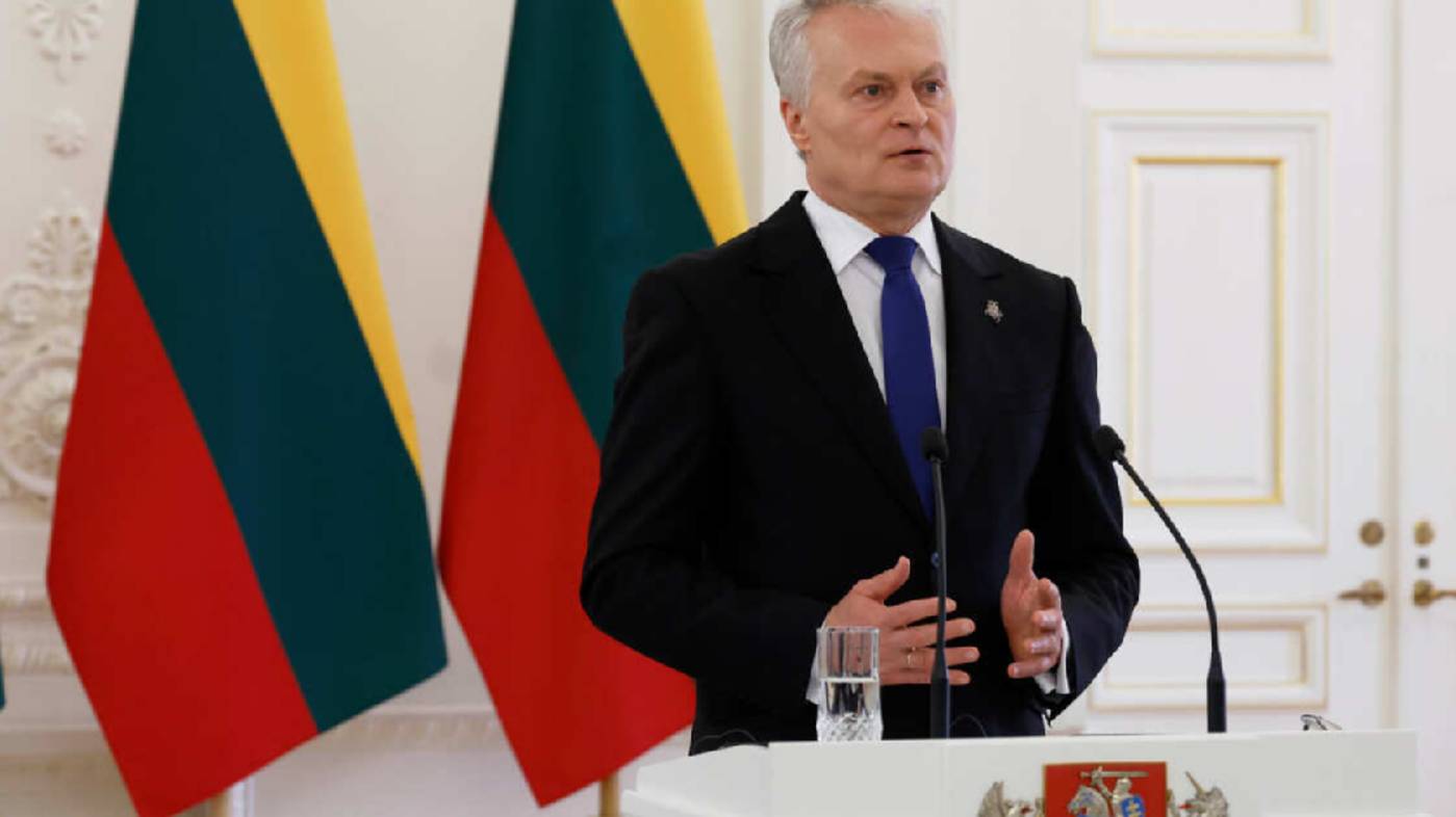 Науседа лишил госнаграды своего бывшего соперника на выборах