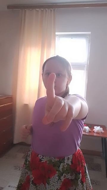моя сестра съела шаурму а я её снимаю
