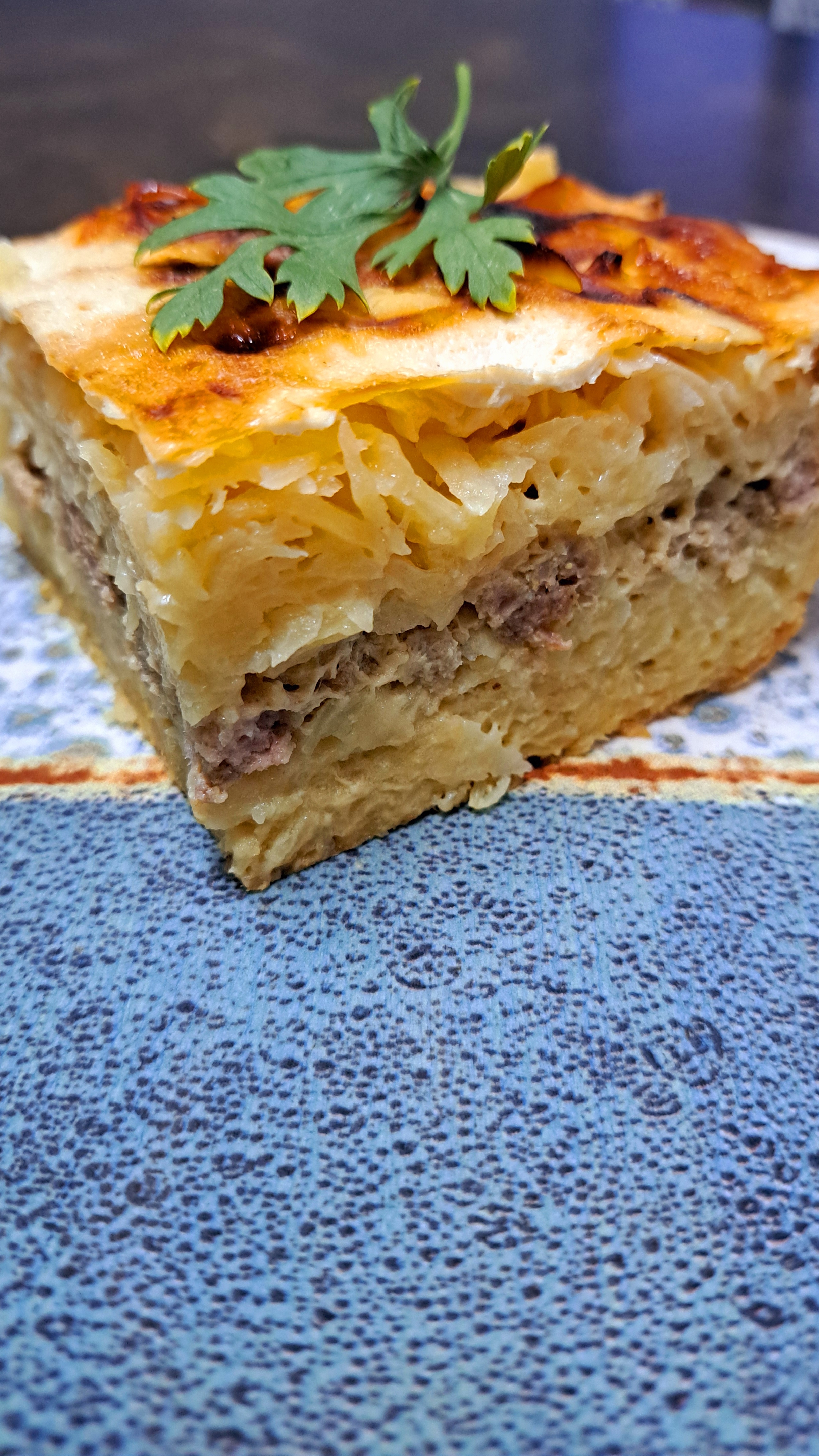 Запеканка из тёртого картофеля с фаршем. Быстро и очень вкусно.