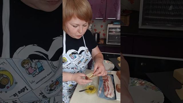 Готовлю бутерброды с беконом