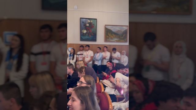 Студент Медицинского института СКГА Бабалу Керим с вокальным номером «Beliеve me»