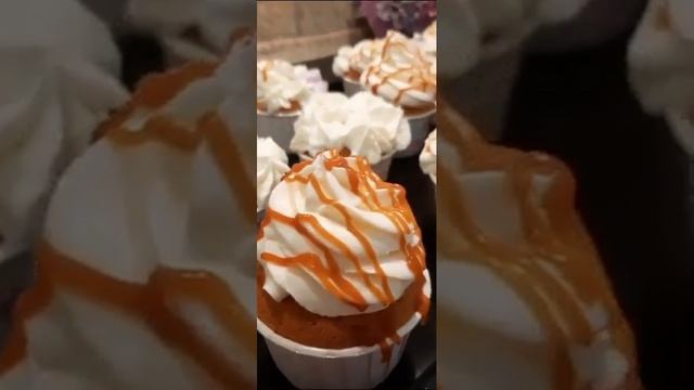 Капкейки +крем -чиз + солёная карамель🧁🌹🧁🌹🧁🌹🥰