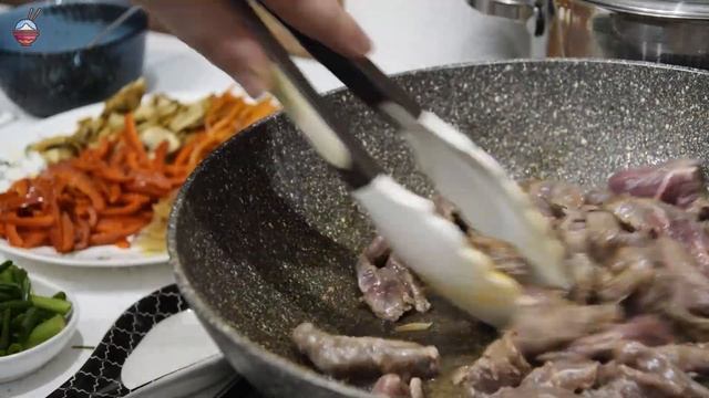 Чапчхэ - корейская закуска из фунчозы, жареных овощей ?