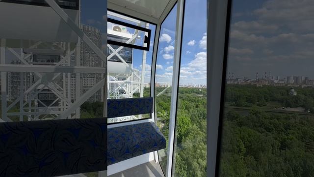 Колесо обозрения в центральном парке культуры и отдыха им. Л.Н. Толстого в городе Химки.