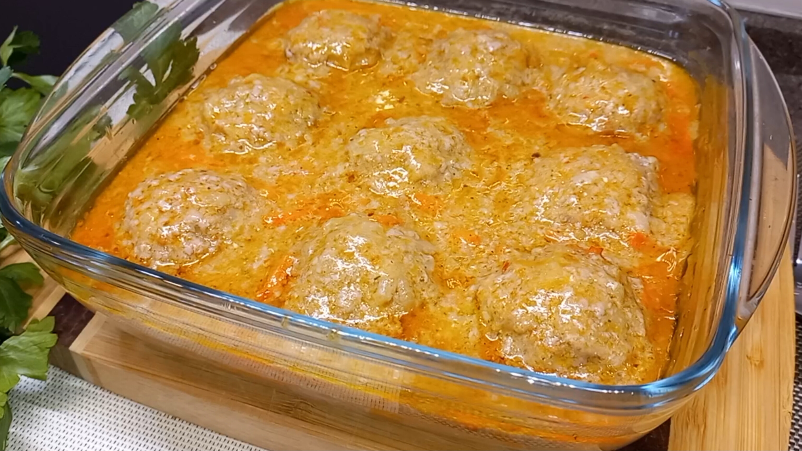 Вкусные нежные МЯСНЫЕ ТЕФТЕЛИ с подливкой в духовке Это лучший рецепт Тефтелей!