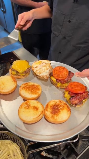 LxW61jhj8MU - アメリカ人の店主が作る絶品ハンバーガー！福岡の大名にある「U.S.burger」#福岡グルメ #japanesefood #japantravel