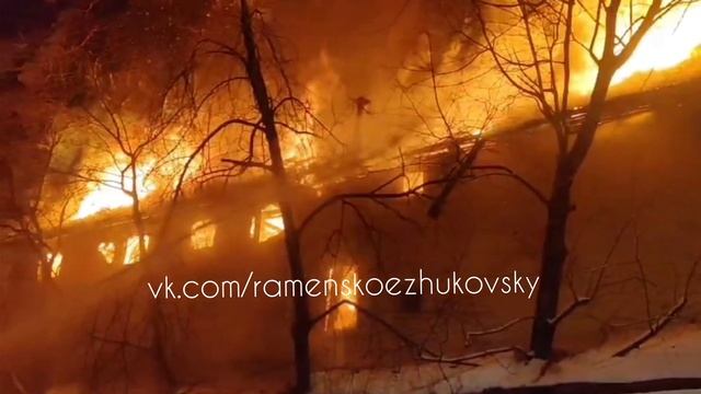 сгорел дом 🏡 в поселке #Ильинский Осторожно дикий мат