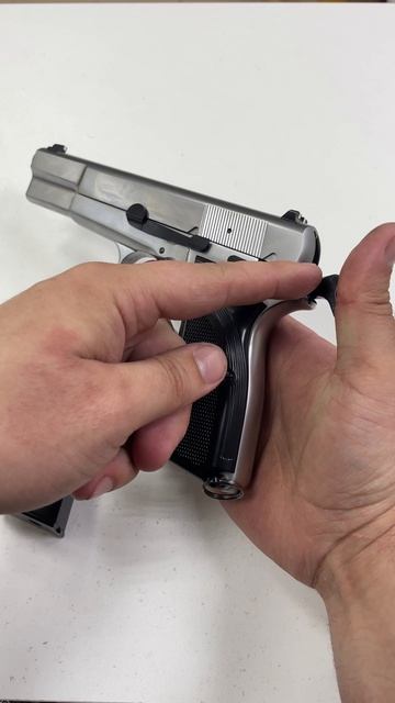 Страйкбольный пистолет WE Browning Hi-Power MK3 Silver (WE-B004)