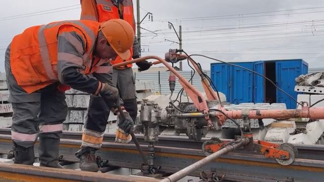 Охрана труда при нахождении на железнодорожных путях
для монтёра пути