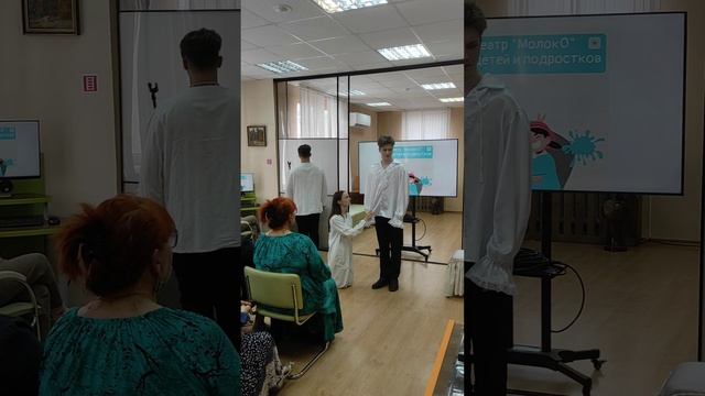Поздравляем Центральную библиотеку им. Николая Островского с днём библиотек! Актёры театра «Молоко».