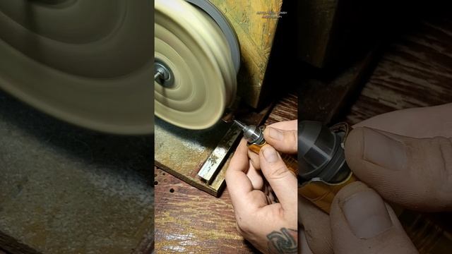 Финишная полировка бусин из эбонита к переборным чёткам.