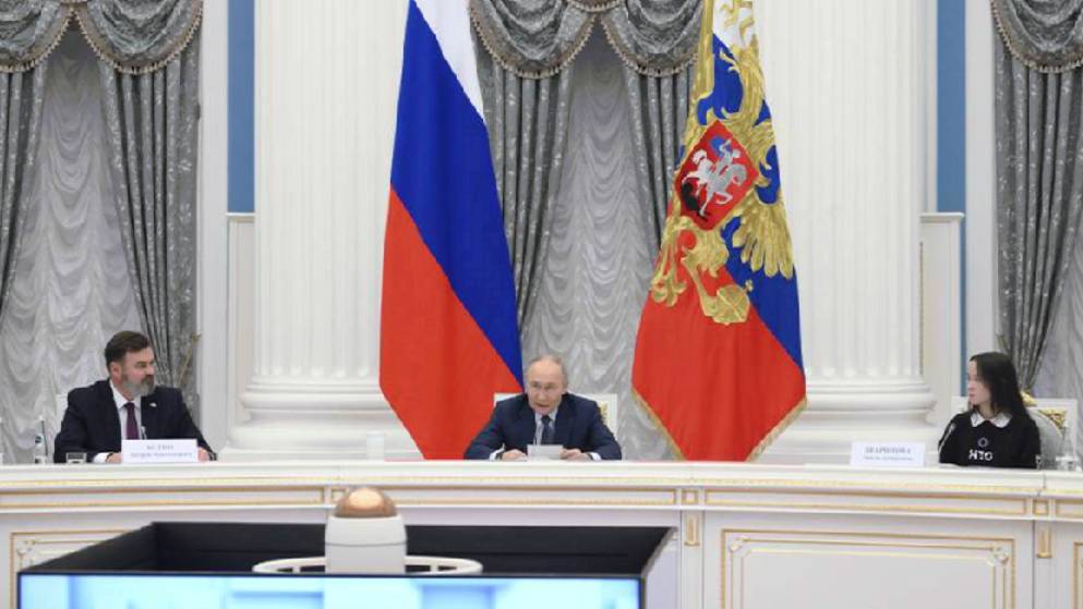 Путин рассказал, что не считает себя киборгом