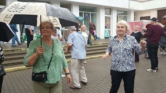Она любила розы...... 25.05.25 Гомель парк Луначарского 🥰💫
