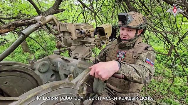 Члены расчёта ЗУ-23-2 на базе многоцелевого тягача 90-й гвардейской танковой дивизии.