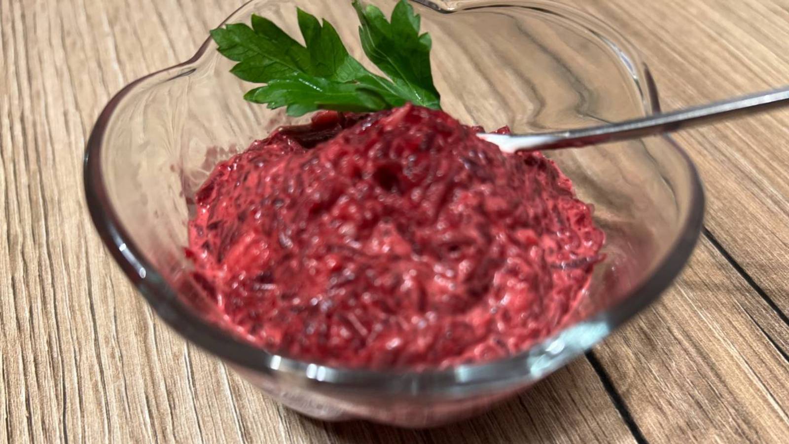 Салат из свёклы с чесноком