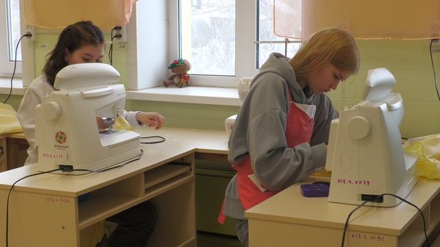 Маленькие ямальцы из села Горки сшили 45 комплектов постельного белья для детей Донбасса