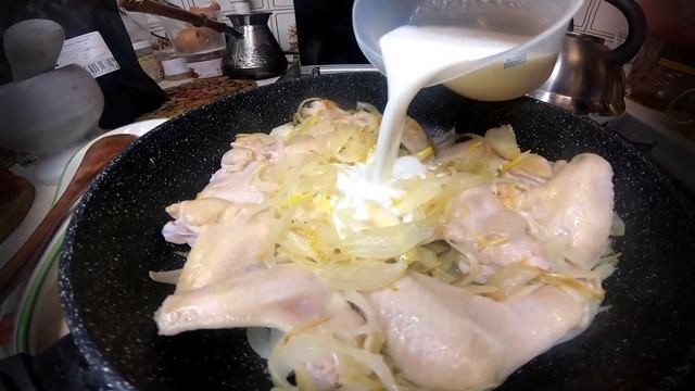 Секреты приготовления запеченных куриных крылышек с луково-молочным соусом: пошаговый рецепт.