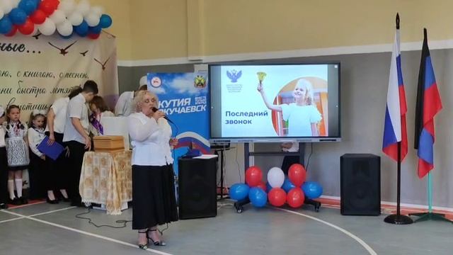 Представители рабочей группы Якутии поздравили выпускников Докучаевска